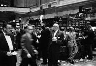 Grafická anatómia krachu akcií: 1929, internetová bublina a veľká recesia