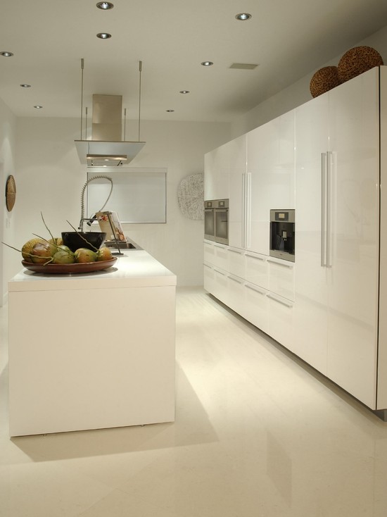 Дизайн белой кухни в классическом стиле